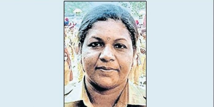ക്വാറന്റീനിൽ കഴിഞ്ഞ കുടുംബത്തിന് വെള്ളം കോരി നല്കാനും പോലീസ് ; സിപിഒ ജയന്തിയെ അഭിനന്ദിച്ച് സോഷ്യല് മീഡിയ ക്വാറന്റീനിൽ കഴിഞ്ഞ കുടുംബത്തിന് വെള്ളം കോരി നല്കാനും പോലീസ് ; സിപിഒ ജയന്തിയെ അഭിനന്ദിച്ച് സോഷ്യല് മീഡിയ