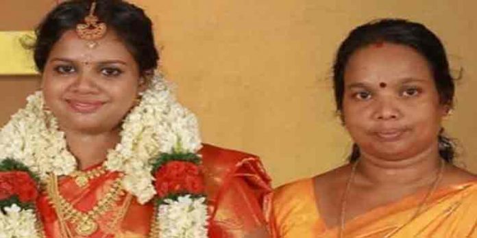 വൈദ്യുതി നിലച്ച് ഓക്സിജന് കോണ്സന്ട്രേറ്റര് പണി മുടക്കി ; ഒക്സിജന് കിട്ടാതെ യുവതി മരിച്ചു ; വിവരം അറിഞ്ഞ മാതാവ് ഹൃദയം തകര്ന്ന് മരിച്ചു വൈദ്യുതി നിലച്ച് ഓക്സിജന് കോണ്സന്ട്രേറ്റര് പണി മുടക്കി ; ഒക്സിജന് കിട്ടാതെ യുവതി മരിച്ചു ; വിവരം അറിഞ്ഞ മാതാവ് ഹൃദയം തകര്ന്ന് മരിച്ചു