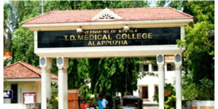 കോവിഡ് ബാധിച്ച് മരിച്ച സ്ത്രീയുടെ നഷ്ടപെട്ട സ്വര്ണ്ണം ആശുപത്രിയില് നിന്ന് തന്നെ പൊലീസ് കണ്ടെടുത്തു കോവിഡ് ബാധിച്ച് മരിച്ച സ്ത്രീയുടെ നഷ്ടപെട്ട സ്വര്ണ്ണം ആശുപത്രിയില് നിന്ന് തന്നെ പൊലീസ് കണ്ടെടുത്തു