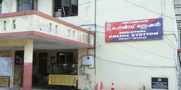 പിഴത്തുക ഗൂഗിള് പേ വഴി എസ്.ഐയുടെ അക്കൌണ്ടിലേക്ക് – രസീതില്ല ; അമ്പലപ്പുഴ സ്റ്റേഷനിലെ ഗ്രേഡ് എസ്.ഐക്കെതിരെ അന്വേഷണം പിഴത്തുക ഗൂഗിള് പേ വഴി എസ്.ഐയുടെ അക്കൌണ്ടിലേക്ക് – രസീതില്ല ; അമ്പലപ്പുഴ സ്റ്റേഷനിലെ ഗ്രേഡ് എസ്.ഐക്കെതിരെ അന്വേഷണം