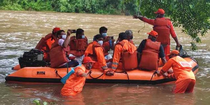 അരയാഞ്ഞിലിമണ്ണിലും കുരുമ്പന്മൂഴിയിലും ബെയിലി പാലത്തിന് ശിപാര്ശ നല്കും : എംഎല്എ അരയാഞ്ഞിലിമണ്ണിലും കുരുമ്പന്മൂഴിയിലും ബെയിലി പാലത്തിന് ശിപാര്ശ നല്കും : എംഎല്എ