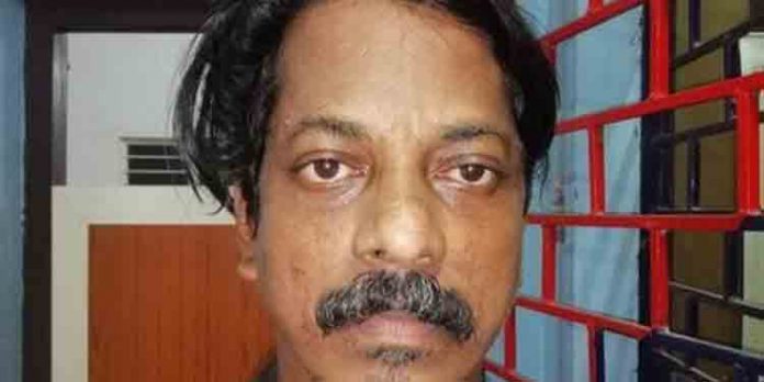 ഭാര്യയെയും രണ്ട് പിഞ്ച് കുഞ്ഞുങ്ങളെയും വിഷം കൊടുത്ത് കൊന്ന പിതാവിനെ അറസ്റ്റ് ചെയ്തു ഭാര്യയെയും രണ്ട് പിഞ്ച് കുഞ്ഞുങ്ങളെയും വിഷം കൊടുത്ത് കൊന്ന പിതാവിനെ അറസ്റ്റ് ചെയ്തു