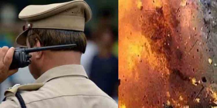പോലീസ് ഉദ്യോഗസ്ഥന്റെ വീട്ടില് ഉഗ്ര സ്ഫോടനം ; ദുരൂഹത ആരോപിച്ച് നാട്ടുകാര് പോലീസ് ഉദ്യോഗസ്ഥന്റെ വീട്ടില് ഉഗ്ര സ്ഫോടനം ; ദുരൂഹത ആരോപിച്ച് നാട്ടുകാര്