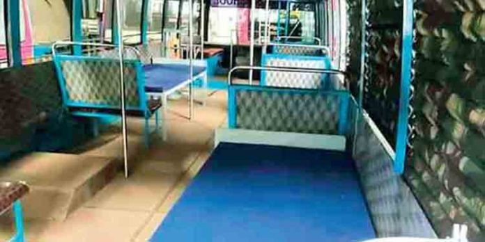 കോവിഡ് വ്യാപനം : സ്വകാര്യ ബസുകള് ആശുപത്രിയാക്കി ; പാലക്കാട് നിന്നൊരു മാതൃക കോവിഡ് വ്യാപനം : സ്വകാര്യ ബസുകള് ആശുപത്രിയാക്കി ; പാലക്കാട് നിന്നൊരു മാതൃക