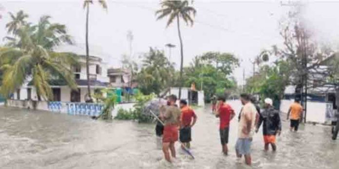 കടല്ക്ഷോഭം രൂക്ഷം ; നാല് ദുരിതാശ്വാസ ക്യാമ്പുകള് ചെല്ലാനത്ത് മാത്രം കടല്ക്ഷോഭം രൂക്ഷം ; നാല് ദുരിതാശ്വാസ ക്യാമ്പുകള് ചെല്ലാനത്ത് മാത്രം