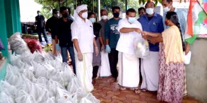 ചിറ്റാർ മണ്ഡലം കോൺഗ്രസ് കമ്മിറ്റിയുടെ നേതൃത്വത്തിൽ അവശ്യ സാധന കിറ്റ് വിതരണം ചെയ്തു ചിറ്റാർ മണ്ഡലം കോൺഗ്രസ് കമ്മിറ്റിയുടെ നേതൃത്വത്തിൽ അവശ്യ സാധന കിറ്റ് വിതരണം ചെയ്തു