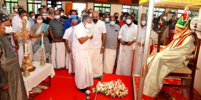 ക്രിസോസ്റ്റം വലിയ മെത്രാപ്പൊലീത്തയ്ക്ക് മുഖ്യമന്ത്രി അന്ത്യോപചാരം അര്പ്പിച്ചു ക്രിസോസ്റ്റം വലിയ മെത്രാപ്പൊലീത്തയ്ക്ക് മുഖ്യമന്ത്രി അന്ത്യോപചാരം അര്പ്പിച്ചു