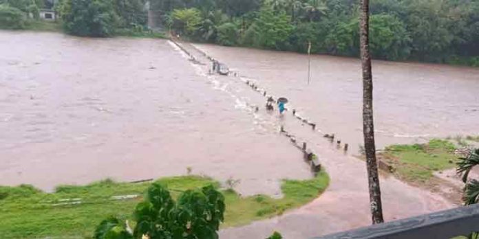 പത്തനംതിട്ടയില് കനത്തമഴ ; പമ്പാ നദിയിലെ അരയാഞ്ഞിലിമൺ കോസ് വേ മുങ്ങി – നിരവധി കുടുംബങ്ങള് ഒറ്റപ്പെട്ടു പത്തനംതിട്ടയില് കനത്തമഴ ; പമ്പാ നദിയിലെ അരയാഞ്ഞിലിമൺ കോസ് വേ മുങ്ങി – നിരവധി കുടുംബങ്ങള് ഒറ്റപ്പെട്ടു