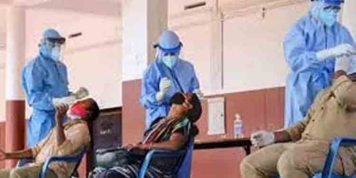 ശമനമില്ലാതെ കോവിഡ് ; രാജ്യത്ത് ഇന്നലെയും മൂന്ന് ലക്ഷത്തിലധികം കോവിഡ് രോഗികള് ശമനമില്ലാതെ കോവിഡ് ; രാജ്യത്ത് ഇന്നലെയും മൂന്ന് ലക്ഷത്തിലധികം കോവിഡ് രോഗികള്