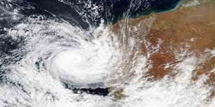 ടൗട്ടെ ചുഴലിക്കാറ്റ് : സംസ്ഥാനത്ത് ഇന്നും ശക്തമായ മഴ ; മൂന്ന് ജില്ലകളില് ഓറഞ്ച് അലര്ട്ട് ടൗട്ടെ ചുഴലിക്കാറ്റ് : സംസ്ഥാനത്ത് ഇന്നും ശക്തമായ മഴ ; മൂന്ന് ജില്ലകളില് ഓറഞ്ച് അലര്ട്ട്