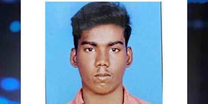 കൊട്ടാരക്കര വലിയന്തൂരില് നിന്നും കാണാതായ 14 വയസ്സുകാരന്റെ മൃതദേഹം കണ്ടെത്തി കൊട്ടാരക്കര വലിയന്തൂരില് നിന്നും കാണാതായ 14 വയസ്സുകാരന്റെ മൃതദേഹം കണ്ടെത്തി