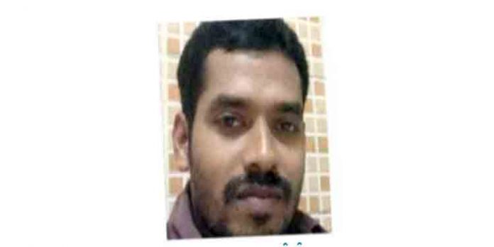 പടനിലത്ത് ടൈല് പണിക്കിടയില് വൈദ്യുതാഘാതമേറ്റ് യുവാവ് മരിച്ചു പടനിലത്ത് ടൈല് പണിക്കിടയില് വൈദ്യുതാഘാതമേറ്റ് യുവാവ് മരിച്ചു