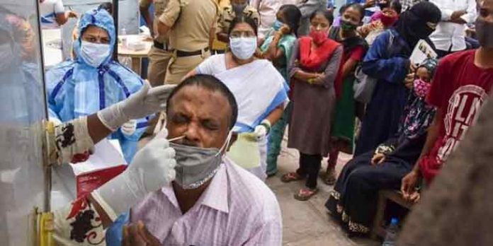 രാജ്യത്ത് പ്രതിദിന കൊവിഡ് കേസുകൾ ഇന്നും നാല് ലക്ഷത്തിന് മുകളിൽ ; 16 സംസ്ഥാനങ്ങൾ പൂർണമായും നിശ്ചലം രാജ്യത്ത് പ്രതിദിന കൊവിഡ് കേസുകൾ ഇന്നും നാല് ലക്ഷത്തിന് മുകളിൽ ; 16 സംസ്ഥാനങ്ങൾ പൂർണമായും നിശ്ചലം