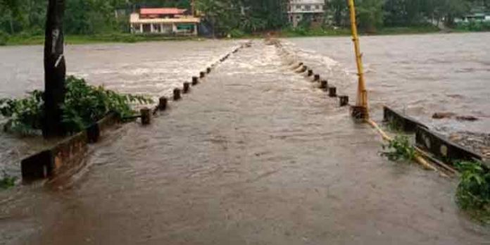 പത്തനംതിട്ടയില് എന്ഡിആര്എഫ് സംഘം ക്യാമ്പ് ചെയ്യുന്നു പത്തനംതിട്ടയില് എന്ഡിആര്എഫ് സംഘം ക്യാമ്പ് ചെയ്യുന്നു