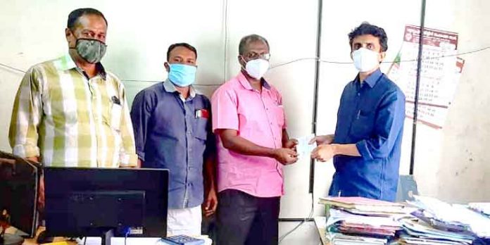 വയ്യാറ്റുപുഴ സർവ്വീസ് സഹകരണ ബാങ്ക് മുഖ്യമന്ത്രിയുടെ ദുരിതാശ്വാസ നിധിയിലേക്ക് 109725 രൂപ നല്കി വയ്യാറ്റുപുഴ സർവ്വീസ് സഹകരണ ബാങ്ക് മുഖ്യമന്ത്രിയുടെ ദുരിതാശ്വാസ നിധിയിലേക്ക് 109725 രൂപ നല്കി