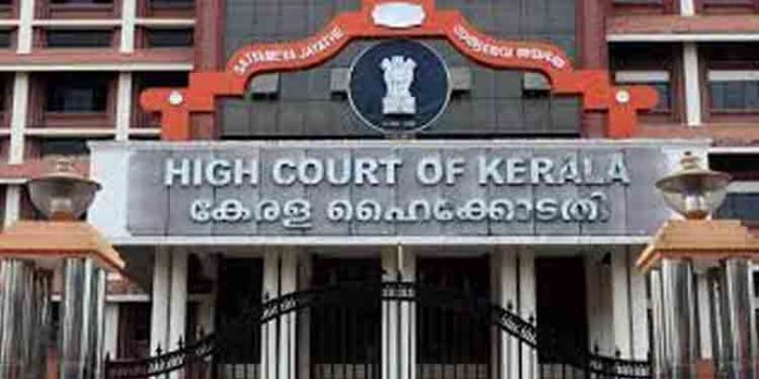 കേന്ദ്രത്തിന് തിരിച്ചടി : പ്രോസിക്യൂട്ടര്മാരെ അയയ്ക്കാന് ലക്ഷദ്വീപ് അഡ്മിനിസ്ട്രേറ്റര് പുറപ്പെടുവിച്ച ഉത്തരവ് ഹൈക്കോടതി സ്റ്റേ ചെയ്തു കേന്ദ്രത്തിന് തിരിച്ചടി : പ്രോസിക്യൂട്ടര്മാരെ അയയ്ക്കാന് ലക്ഷദ്വീപ് അഡ്മിനിസ്ട്രേറ്റര് പുറപ്പെടുവിച്ച ഉത്തരവ് ഹൈക്കോടതി സ്റ്റേ ചെയ്തു