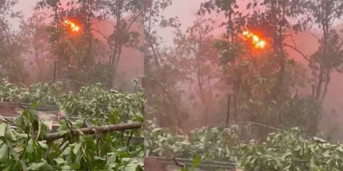 കോന്നിയില് കാറ്റിലും മഴയിലും വ്യാപക നാശനഷ്ടം ; വീടുകളും വാഹനങ്ങളും തകര്ന്നു ; മിന്നലില് തീപിടുത്തം കോന്നിയില് കാറ്റിലും മഴയിലും വ്യാപക നാശനഷ്ടം ; വീടുകളും വാഹനങ്ങളും തകര്ന്നു ; മിന്നലില് തീപിടുത്തം