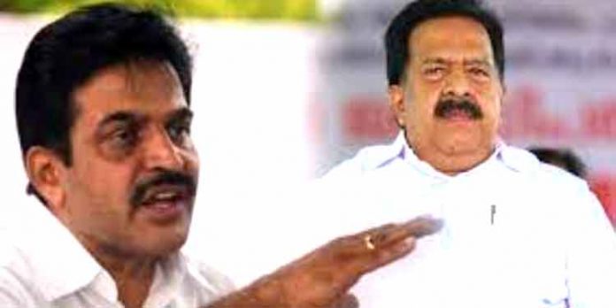 രാജിവെക്കാന് തയ്യാറായ രമേശ് ചെന്നിത്തലയെ പുറത്താക്കി പ്രതികാരം ചെയ്തു ; കെ.സി. വേണുഗോപാലിനെതിരെ പ്രവര്ത്തകരുടെ രോഷം രാജിവെക്കാന് തയ്യാറായ രമേശ് ചെന്നിത്തലയെ പുറത്താക്കി പ്രതികാരം ചെയ്തു ; കെ.സി. വേണുഗോപാലിനെതിരെ പ്രവര്ത്തകരുടെ രോഷം