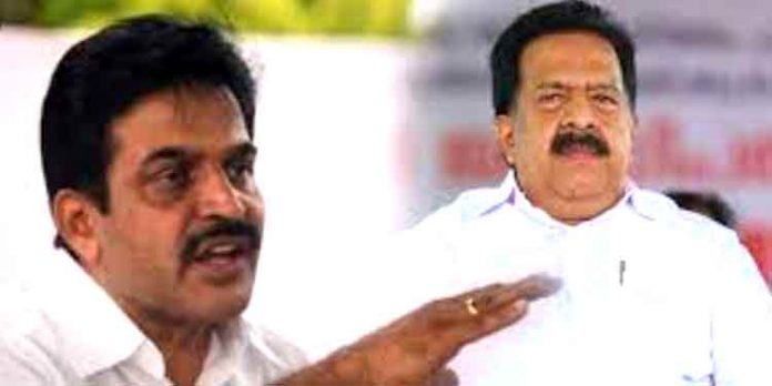 കേരളത്തിലെ കോണ്ഗ്രസിന്റെ അന്തകനാകാന് കെ.സി.വേണുഗോപാല് ; ചെന്നിത്തലയെ ഒതുക്കി ഗ്രൂപ്പ് പിടിച്ചെടുക്കാന് നീക്കം കേരളത്തിലെ കോണ്ഗ്രസിന്റെ അന്തകനാകാന് കെ.സി.വേണുഗോപാല് ; ചെന്നിത്തലയെ ഒതുക്കി ഗ്രൂപ്പ് പിടിച്ചെടുക്കാന് നീക്കം
