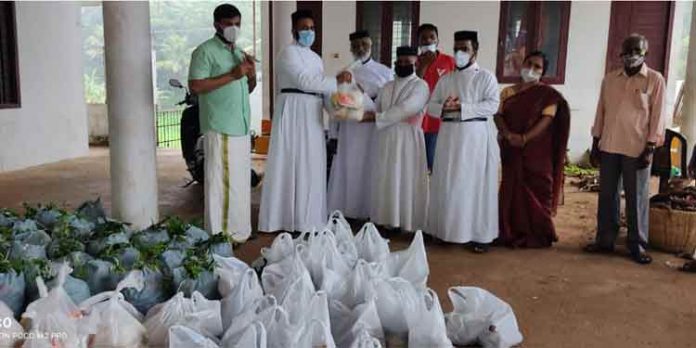 തൊട്ടുപുറം സെന്റ് മേരീസ് യുവജന പ്രസ്ഥാനത്തിന്റെ നേതൃത്വത്തിൽ ഭക്ഷ്യ ധാന്യ കിറ്റുകൾ വിതരണം ചെയ്തു തൊട്ടുപുറം സെന്റ് മേരീസ് യുവജന പ്രസ്ഥാനത്തിന്റെ നേതൃത്വത്തിൽ ഭക്ഷ്യ ധാന്യ കിറ്റുകൾ വിതരണം ചെയ്തു