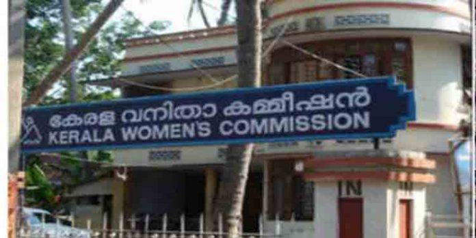 കിറ്റെക്സ് കമ്പനിയില് വനിത ജീവനക്കാര്ക്ക് ഭക്ഷണവും മരുന്നുമില്ല ; അന്വേഷണത്തിന് ഉത്തരവിട്ട് വനതാ കമ്മീഷന് കിറ്റെക്സ് കമ്പനിയില് വനിത ജീവനക്കാര്ക്ക് ഭക്ഷണവും മരുന്നുമില്ല ; അന്വേഷണത്തിന് ഉത്തരവിട്ട് വനതാ കമ്മീഷന്