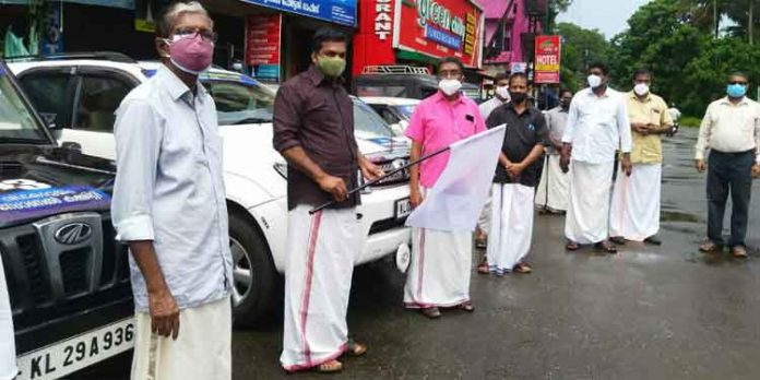 ലോക്ഡൗൺ ; ജനങ്ങൾക്ക് സഹായ ഹസ്തവുമായി ഇഎംഎസ് ചാരിറ്റബിൾ സൊസൈറ്റി വോളണ്ടിയർമാർ ലോക്ഡൗൺ ; ജനങ്ങൾക്ക് സഹായ ഹസ്തവുമായി ഇഎംഎസ് ചാരിറ്റബിൾ സൊസൈറ്റി വോളണ്ടിയർമാർ