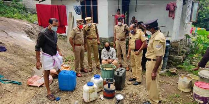 റാന്നി- പുതുശേരിമലയില് 120 ലിറ്റർ കോടയും രണ്ട് ലിറ്റർ ചാരായവും പിടികൂടി ; ഒരാളെ അറസ്റ്റ് ചെയ്തു റാന്നി- പുതുശേരിമലയില് 120 ലിറ്റർ കോടയും രണ്ട് ലിറ്റർ ചാരായവും പിടികൂടി ; ഒരാളെ അറസ്റ്റ് ചെയ്തു