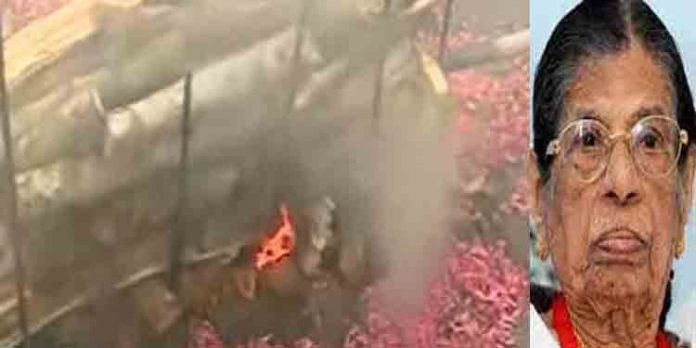 വിപ്ളവ നക്ഷത്രത്തെ അഗ്നിജ്വാലകള് ഏറ്റുവാങ്ങി ; ആ പെണ് ധീരത ഇനി ഓര്മ്മ വിപ്ളവ നക്ഷത്രത്തെ അഗ്നിജ്വാലകള് ഏറ്റുവാങ്ങി ; ആ പെണ് ധീരത ഇനി ഓര്മ്മ