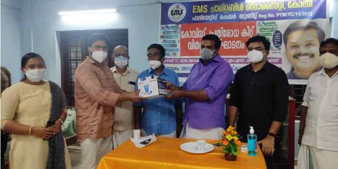 കോന്നി ഇ.എം.എസ് ചാരിറ്റബിൾ സൊസൈറ്റി കോവിഡ് പ്രതിരോധ കിറ്റുകൾ വിതരണം ചെയ്തു കോന്നി ഇ.എം.എസ് ചാരിറ്റബിൾ സൊസൈറ്റി കോവിഡ് പ്രതിരോധ കിറ്റുകൾ വിതരണം ചെയ്തു