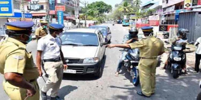 സംസ്ഥാനത്ത് കോവിഡ് രൂക്ഷമാകുന്ന സാഹചര്യത്തില് നാളെ മുതല് ഞായറാഴ്ച വരെ ലോക്ക്ഡൗണ് സമാനമായ നിയന്ത്രണങ്ങള് സംസ്ഥാനത്ത് കോവിഡ് രൂക്ഷമാകുന്ന സാഹചര്യത്തില് നാളെ മുതല് ഞായറാഴ്ച വരെ ലോക്ക്ഡൗണ് സമാനമായ നിയന്ത്രണങ്ങള്