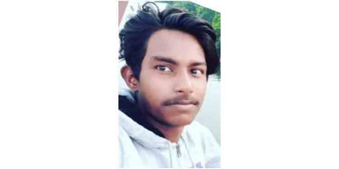 ചൂണ്ടയിടാന് പോയ വള്ളം മുങ്ങി ; രണ്ടു പേര് നീന്തി രക്ഷപെട്ടു ; ഒരാളെ കാണാതായി ചൂണ്ടയിടാന് പോയ വള്ളം മുങ്ങി ; രണ്ടു പേര് നീന്തി രക്ഷപെട്ടു ; ഒരാളെ കാണാതായി