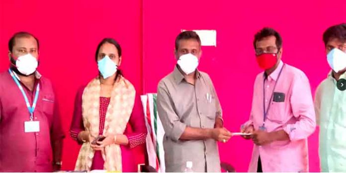 പത്തനംതിട്ട നഗരസഭ ചെയര്മാന്റെ ഓക്സിമീറ്റര് ചലഞ്ചിന് തുടക്കമായി പത്തനംതിട്ട നഗരസഭ ചെയര്മാന്റെ ഓക്സിമീറ്റര് ചലഞ്ചിന് തുടക്കമായി