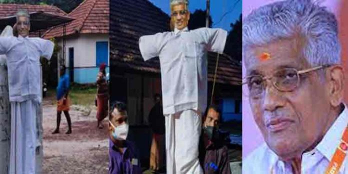 എന്.എസ്.എസിലും കുത്തിത്തിരിപ്പ് തുടങ്ങി ; ജനറല് സെക്രട്ടറി ജി.സുകുമാരന് നായരുടെ കോലം കത്തിച്ച് കരയോഗ അംഗങ്ങള് എന്.എസ്.എസിലും കുത്തിത്തിരിപ്പ് തുടങ്ങി ; ജനറല് സെക്രട്ടറി ജി.സുകുമാരന് നായരുടെ കോലം കത്തിച്ച് കരയോഗ അംഗങ്ങള്
