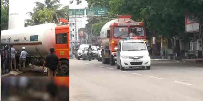 കേന്ദ്രസര്ക്കാര് അനുവദിച്ച 9 ടണ് ലിക്വിഡ് ഓക്സിജന് ജാര്ഖണ്ഡില്നിന്ന് കൊച്ചിയിലെത്തി കേന്ദ്രസര്ക്കാര് അനുവദിച്ച 9 ടണ് ലിക്വിഡ് ഓക്സിജന് ജാര്ഖണ്ഡില്നിന്ന് കൊച്ചിയിലെത്തി