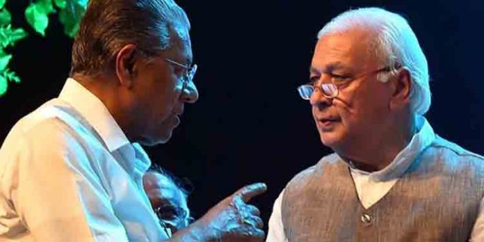 സര്ക്കാര് രൂപീകരണത്തിന് മുഖ്യമന്ത്രി പിണറായി വിജയന് ഗവര്ണറെ കണ്ട് കത്ത് നല്കി സര്ക്കാര് രൂപീകരണത്തിന് മുഖ്യമന്ത്രി പിണറായി വിജയന് ഗവര്ണറെ കണ്ട് കത്ത് നല്കി