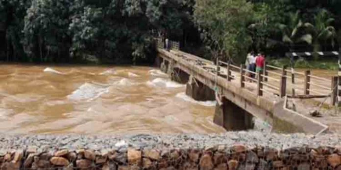 കല്ലൂപ്പാറയിലും തുമ്പമണ്ണിലും ഗുരുതര പ്രളയസാധ്യത ഉണ്ടെന്ന് കേന്ദ്ര ജലകമ്മീഷന് കല്ലൂപ്പാറയിലും തുമ്പമണ്ണിലും ഗുരുതര പ്രളയസാധ്യത ഉണ്ടെന്ന് കേന്ദ്ര ജലകമ്മീഷന്
