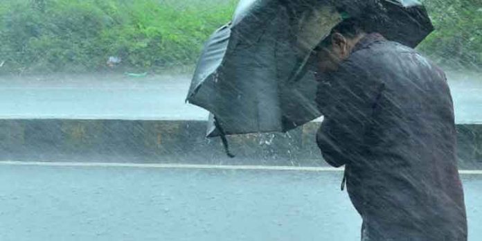 പത്തനംതിട്ട ജില്ലയില് നിരവധി വീടുകള് തകര്ന്നു ; ദുരിതാശ്വാസ ക്യാമ്പുകള് തുറന്നു പത്തനംതിട്ട ജില്ലയില് നിരവധി വീടുകള് തകര്ന്നു ; ദുരിതാശ്വാസ ക്യാമ്പുകള് തുറന്നു