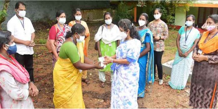 ഡോ. എം.എസ്.സുനിലിന്റെ നേതൃത്വത്തിൽ പ്ളസ് ഓക്സിമീറ്ററുകള് നൽകി ഡോ. എം.എസ്.സുനിലിന്റെ നേതൃത്വത്തിൽ പ്ളസ് ഓക്സിമീറ്ററുകള് നൽകി