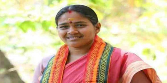 കെട്ടുപോലും പൊട്ടിക്കാത്ത നിലയില് ശോഭാ സുരേന്ദ്രന്റെ നോട്ടീസുകള് ബി.ജെ.പി നേതാവിന്റെ പറമ്പില് കെട്ടുപോലും പൊട്ടിക്കാത്ത നിലയില് ശോഭാ സുരേന്ദ്രന്റെ നോട്ടീസുകള് ബി.ജെ.പി നേതാവിന്റെ പറമ്പില്