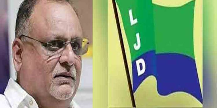 എല്ജെഡിയില് പൊട്ടിത്തെറി ; നാല് സംസ്ഥാന നേതാക്കള് രാജിവെച്ചു എല്ജെഡിയില് പൊട്ടിത്തെറി ; നാല് സംസ്ഥാന നേതാക്കള് രാജിവെച്ചു