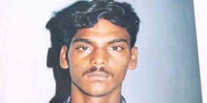 തിരുവനന്തപുരം മണമ്പൂരില് യുവാവിനെ സംഘം ചേര്ന്ന് വെട്ടിക്കൊന്നു തിരുവനന്തപുരം മണമ്പൂരില് യുവാവിനെ സംഘം ചേര്ന്ന് വെട്ടിക്കൊന്നു