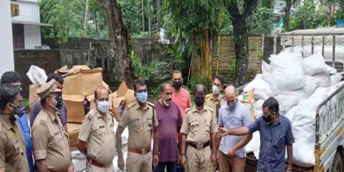 വീട്ടില് നിന്ന് 3500 കിലോ നിരോധിത പുകയില ഉത്പന്നങ്ങള് പിടികൂടി വീട്ടില് നിന്ന് 3500 കിലോ നിരോധിത പുകയില ഉത്പന്നങ്ങള് പിടികൂടി