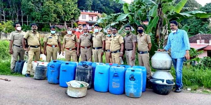 മെഴുവേലിയിൽ വൻറെയ്ഡ് : 1250 ലിറ്റർ കോട പിടികൂടി മെഴുവേലിയിൽ വൻറെയ്ഡ് : 1250 ലിറ്റർ കോട പിടികൂടി