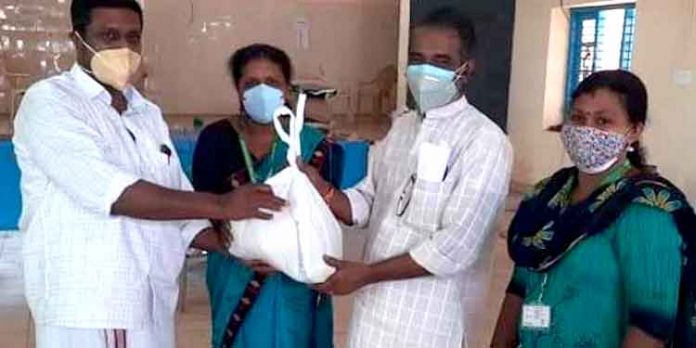 കുറ്റൂര് ഗ്രാമപഞ്ചായത്തില് ഭക്ഷ്യ കിറ്റ് വിതരണം ചെയ്തു കുറ്റൂര് ഗ്രാമപഞ്ചായത്തില് ഭക്ഷ്യ കിറ്റ് വിതരണം ചെയ്തു