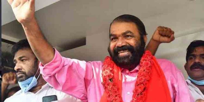 ബിജെപിയുടെ ഏക അക്കൗണ്ട് പൂട്ടിച്ച ശിവന്കുട്ടിയും മന്ത്രിക്കസേരയില് ബിജെപിയുടെ ഏക അക്കൗണ്ട് പൂട്ടിച്ച ശിവന്കുട്ടിയും മന്ത്രിക്കസേരയില്