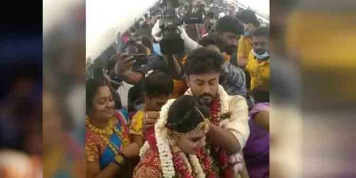 ലോക്ക് ലോക്ക്ഡൗണ് നീട്ടി ; ബോയിംഗ് 737 ചാര്ട്ട് ചെയ്ത് ആകാശത്തുവെച്ച് കല്യാണം നടത്തി : പങ്കെടുത്തത് 130 പേര് ലോക്ക് ലോക്ക്ഡൗണ് നീട്ടി ; ബോയിംഗ് 737 ചാര്ട്ട് ചെയ്ത് ആകാശത്തുവെച്ച് കല്യാണം നടത്തി : പങ്കെടുത്തത് 130 പേര്