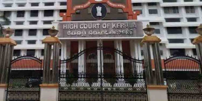 മുട്ടില് മരം കൊള്ള ; പ്രതികള് മുന് ജാമ്യത്തിന് കോടതിയെ സമീപിച്ചു മുട്ടില് മരം കൊള്ള ; പ്രതികള് മുന് ജാമ്യത്തിന് കോടതിയെ സമീപിച്ചു