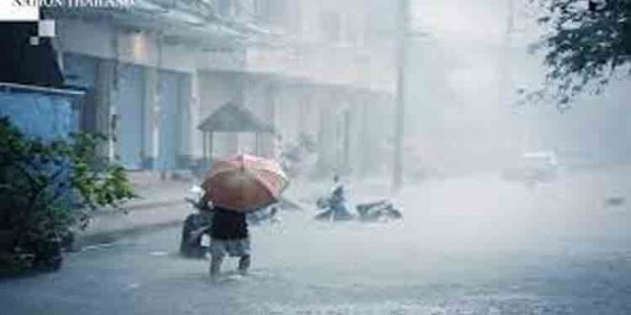 അതിശക്തമായ മഴയ്ക്ക് സാധ്യത ; ജില്ലകളില് ഓറഞ്ച്, യെല്ലോ അലേര്ട്ടുകള് പ്രഖ്യാപിച്ചു അതിശക്തമായ മഴയ്ക്ക് സാധ്യത ; ജില്ലകളില് ഓറഞ്ച്, യെല്ലോ അലേര്ട്ടുകള് പ്രഖ്യാപിച്ചു