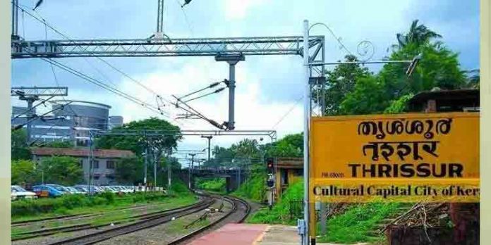 പട്രോളിംഗിനിടെ തൃശൂര് റെയില്വേ സ്റ്റേഷന് ട്രാക്ക് മാന് ട്രെയിന് തട്ടി മരിച്ചു ; സഹപ്രവര്ത്തകന് ഗുരുതരാവസ്ഥയില് പട്രോളിംഗിനിടെ തൃശൂര് റെയില്വേ സ്റ്റേഷന് ട്രാക്ക് മാന് ട്രെയിന് തട്ടി മരിച്ചു ; സഹപ്രവര്ത്തകന് ഗുരുതരാവസ്ഥയില്