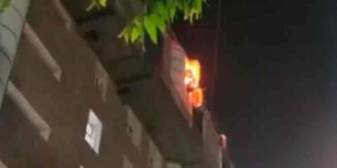 ഡല്ഹിയിലെ ആള് ഇന്ത്യ ഇന്സ്റ്റിറ്റ്യൂട്ട് ഓഫ് മെഡിക്കല് സയന്സസില് തീപിടുത്തം ഡല്ഹിയിലെ ആള് ഇന്ത്യ ഇന്സ്റ്റിറ്റ്യൂട്ട് ഓഫ് മെഡിക്കല് സയന്സസില് തീപിടുത്തം